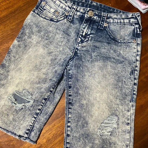 Boys True Religion Shorts - Picture 2 of 5